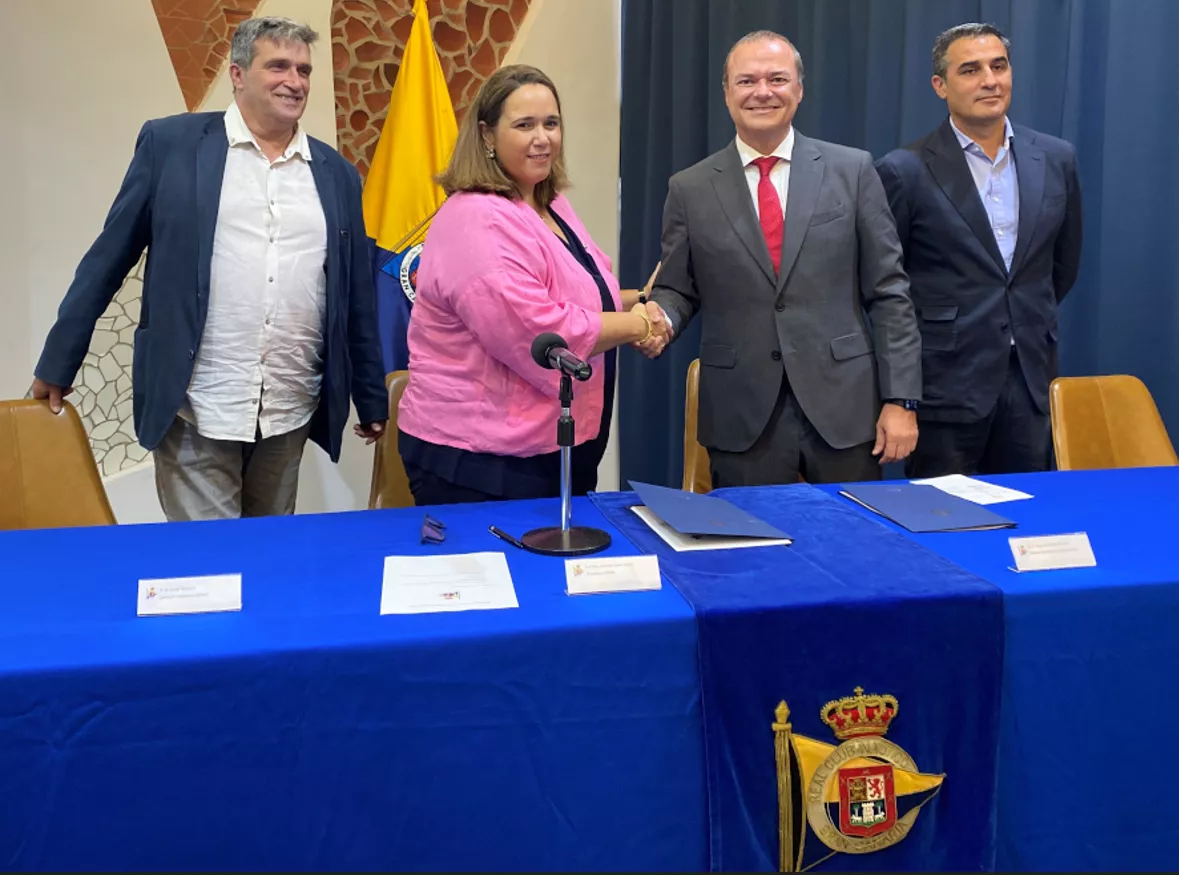 firma-acuerdo-ayuntamiento-lpgc-club-nautico-para-ampliacion-frente-maritimo