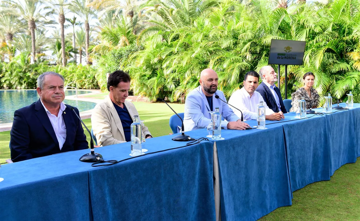 LaLiga-promises-santander-maspalomas_la-gaceta-de-gran-canaria Imagen de la presentación del XXVI Torneo Internacional LaLiga Promises Santander, el torneo de fútbol sub12 más importante del mundo, en el Hotel Lopesan Costa Meloneras Resort & Spa, promovido LaLiga y la Fundación José Ramón de la Morena. Contó con la presencia de Carlos Álamo, Francisco Castellano, Samuel Henríquez, José Ramón de la Morena, Cristina Sánchez y Domingo Espino. I La Gaceta de Gran Canaria I Noticias de Gran Canaria