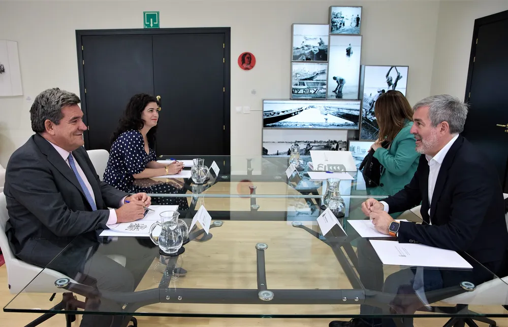 reunion-fernando-calvijo-y-jose-luis-escriva-I-repunte migratorio-canarias-I-la-gaceta-noticias-gran-canaria