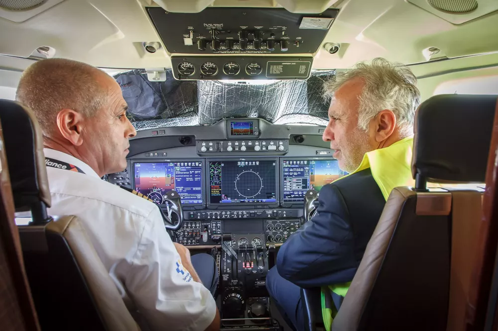 angel-victor-torres-nuevo-avion-medicalizado-del-servicio-de-urgencias-canario_la-gaceta-noticias de-gran-canaria