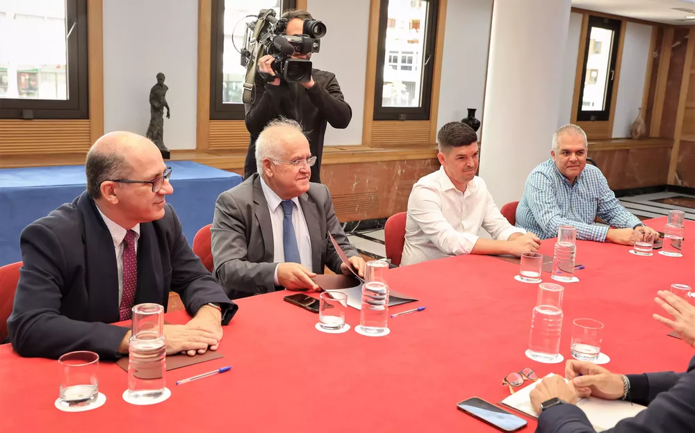 paro-del-transporte-en-canarias-problema-tacografo_la-gaceta-de-gran-canaria_2