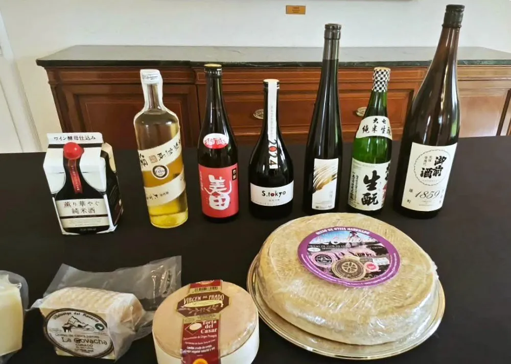 queso-de-flor-maridado-con-sake