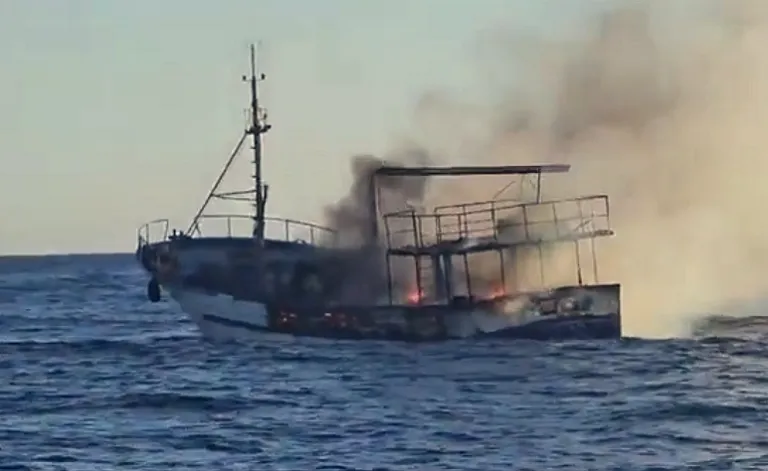 alerta-por-contaminacion-marina-en-gran-canaria-tras-hundimiento-de-pesquero