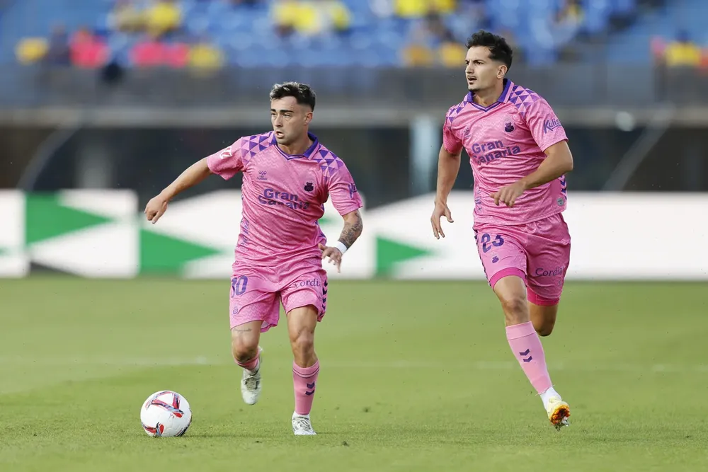 las-palmas-gana-al-girona-en-el-estadio-gran-canaria