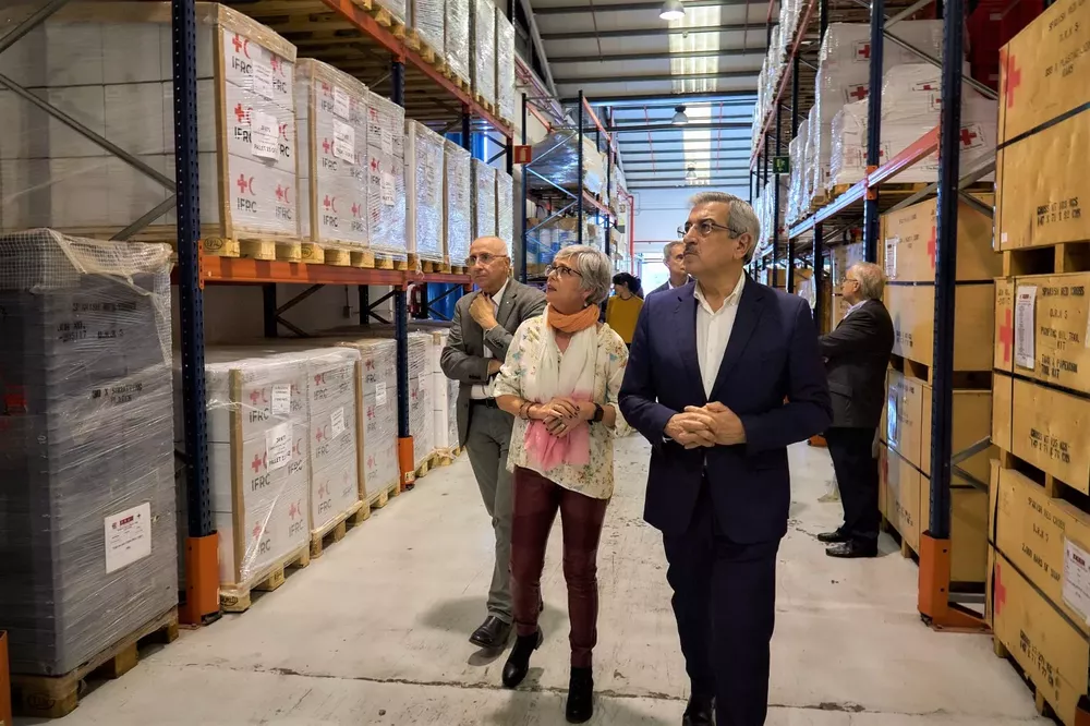 roman-rodriguez-visita-cruz-roja_la-gaceta-de-gran-canaria