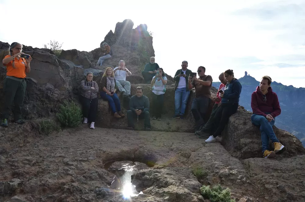 El sol incide en el lugar de culto aborigendel Bentayga