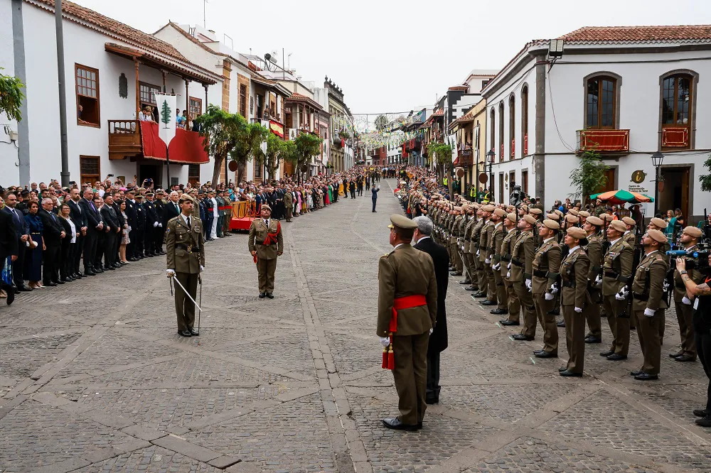 dia-del-pino-en-teror_desfile-militar-santa-misa-y-procesion-de-la-virgen-del-pino_2