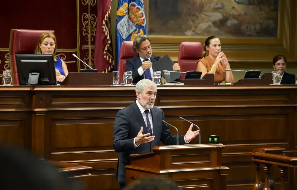 fernando-clavijo-pleno-parlamento-de-canarias