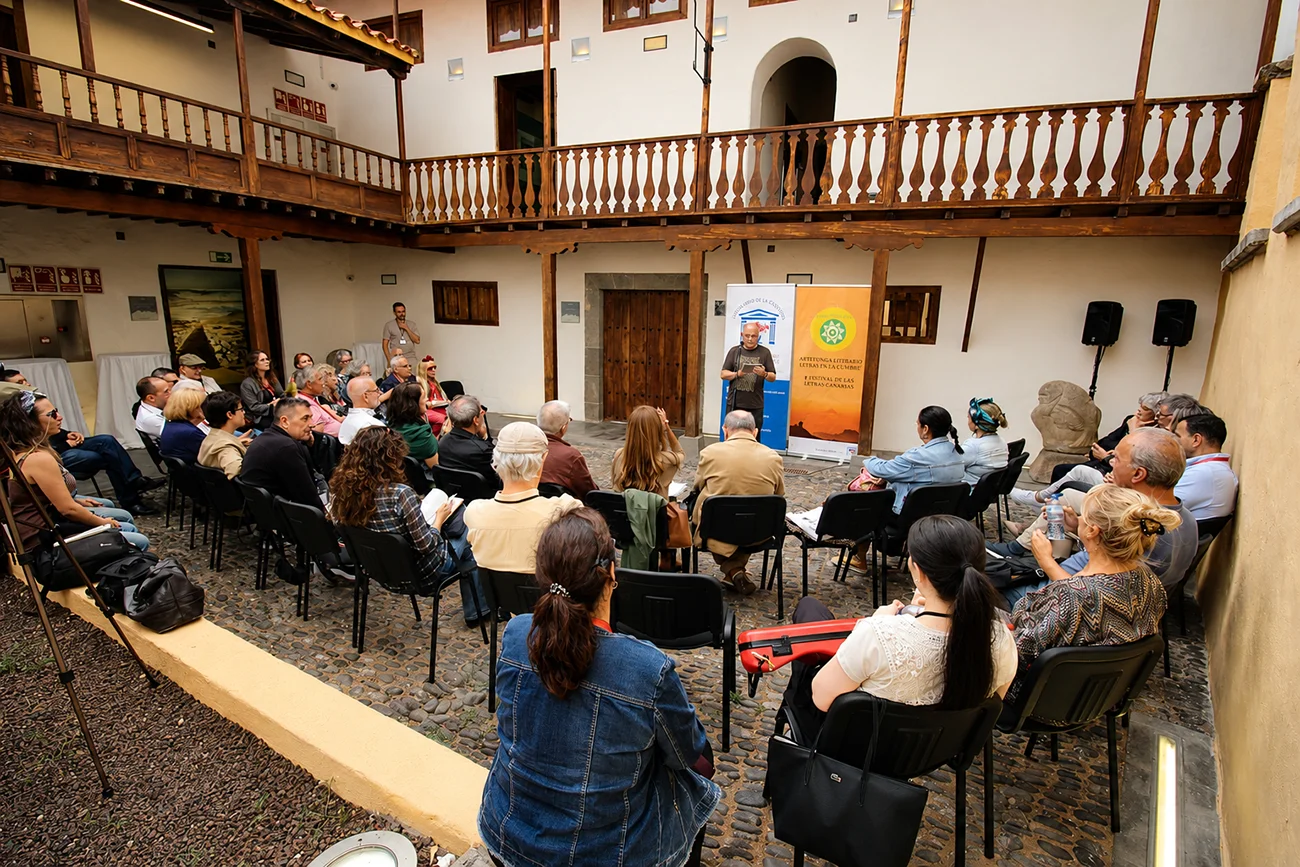 Artebirgua-Literario-en-el-patio-del-Museo-Agaldar