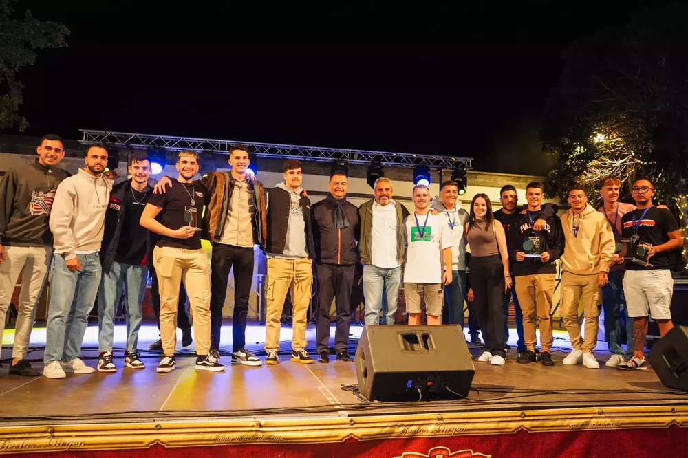 Entrega de los premios a los ganadores de las Olimpiadas Pessoa