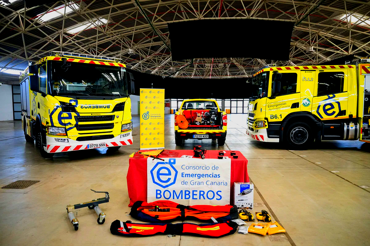 Gran-Canaria-refuerza-sus-emergencias-con-robots-drones-acuaticos-y-camiones-autobomba