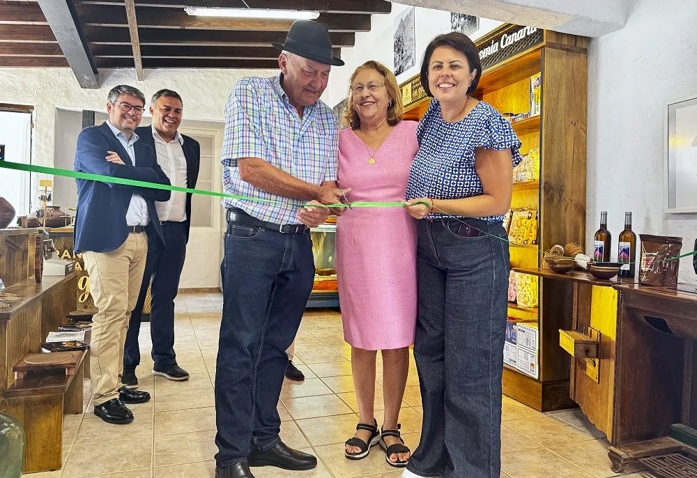 minerva-alonso-inaugura-tienda-productos-gran-canaria-me-gusta-en-restaurante-casa-romantica