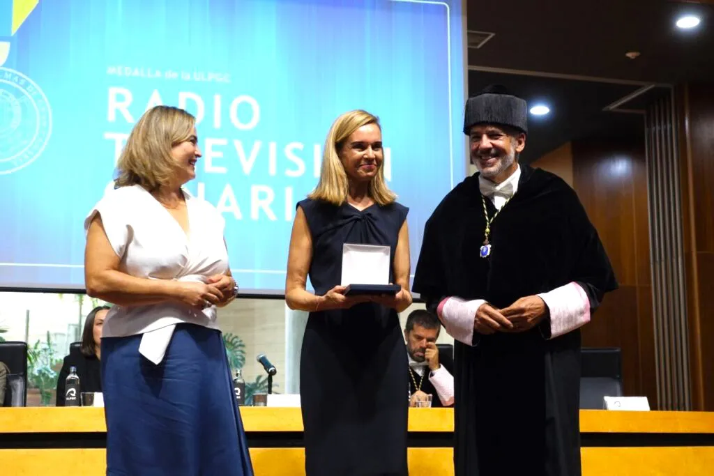 ulpgc-concede-una-medalla-a-radiotelevision-canaria