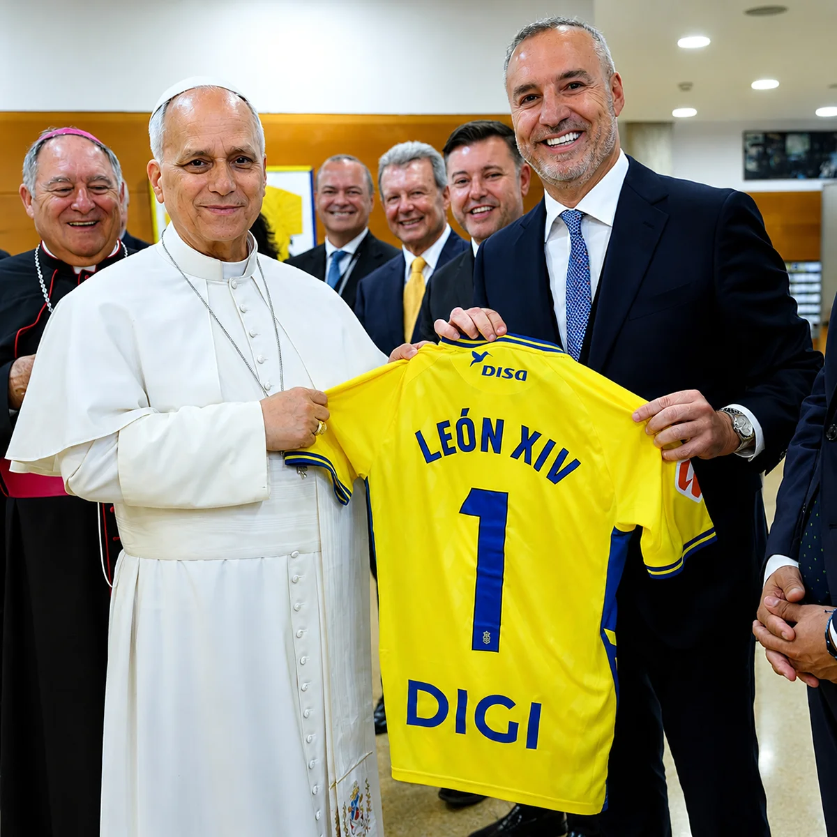 Miguel-Angel-Ramirez-entrega-al-Papa-Leon-XIV-la-camiseta-de-UD-Las-Palmas