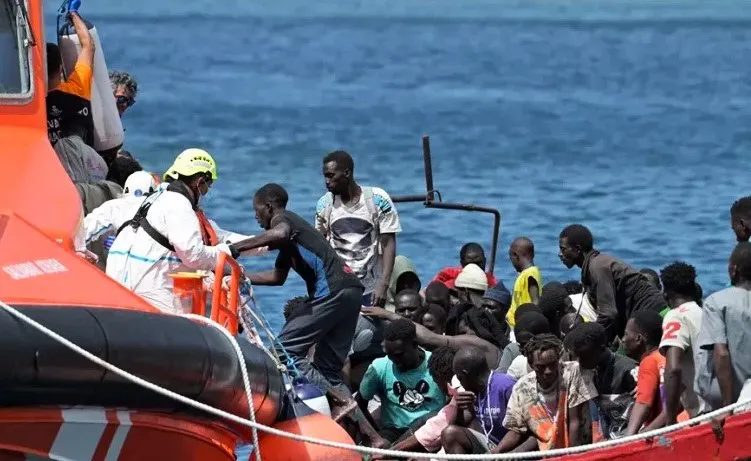 bacterias-que-llegan-en-cayucos-a-gran-canaria