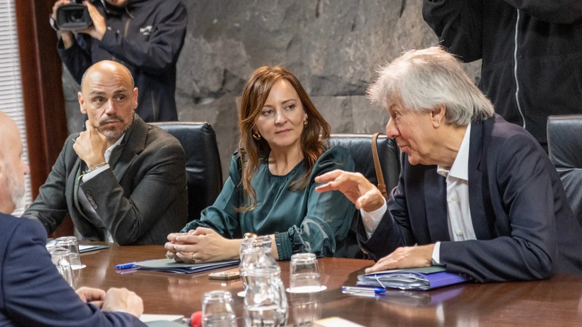 gobierno-de-canarias-y-estado-ya-negocian-la-gestion-de-los-aeropuertos-canarios