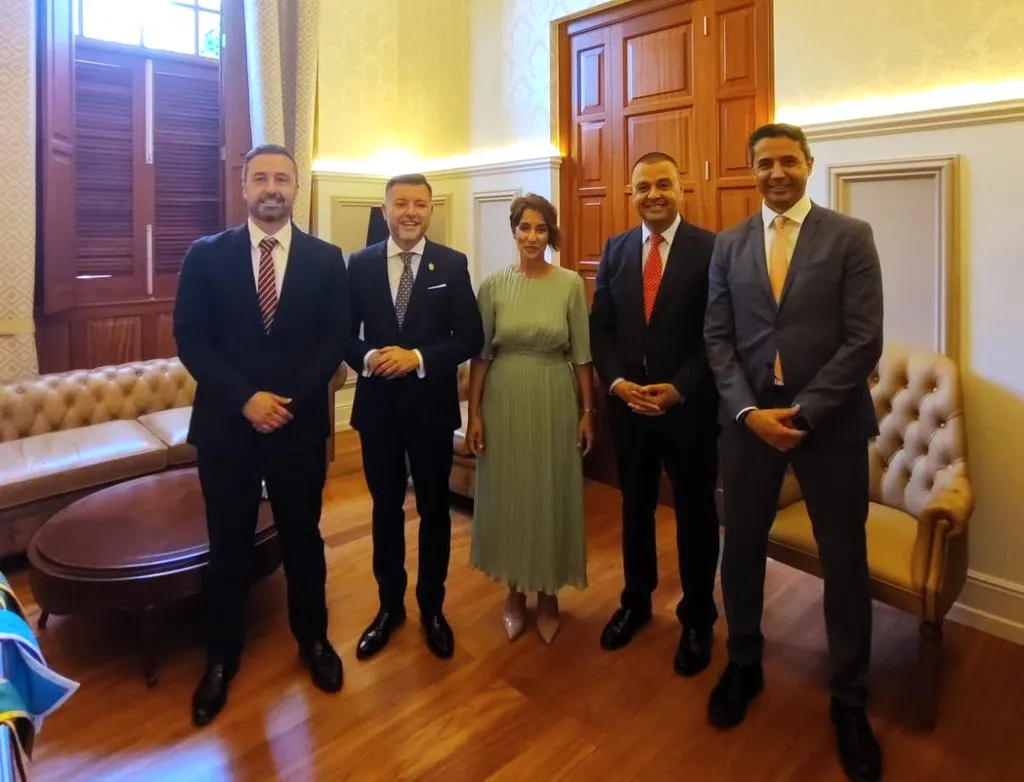 santiago-apostol-reune-en-galdar-a-los-promotores-de-la-reunificacion-del-nacionalismo-en-gran-canaria santiago-apostol-reune-en-galdar-a-los-promotores-de-la-reunificacion-del-nacionalismo-en-gran-canaria I los alcaldes de Telde, Juan Antonio Peña; Galdar, Teodoro Sosa; Mogan, Onalia Bueno; Santa Maria de Guia, Pedro Rodriguez; y Agaete, Jesus Gonzalez, en las Casas Consistoriales de Galdar