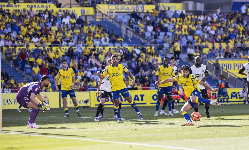 5-noticias-de-gran-canaria-que-no-debes-perderte-hoy-3-5-2025 union deportiva las palmas sufre una dura derrota en casa frente al valencia I noticias de gran canaria