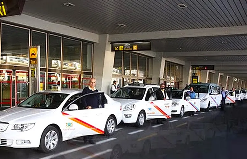 asprotac-denuncia-desatencion-servicio-taxi-en-aeropuerto-gran-canaria
