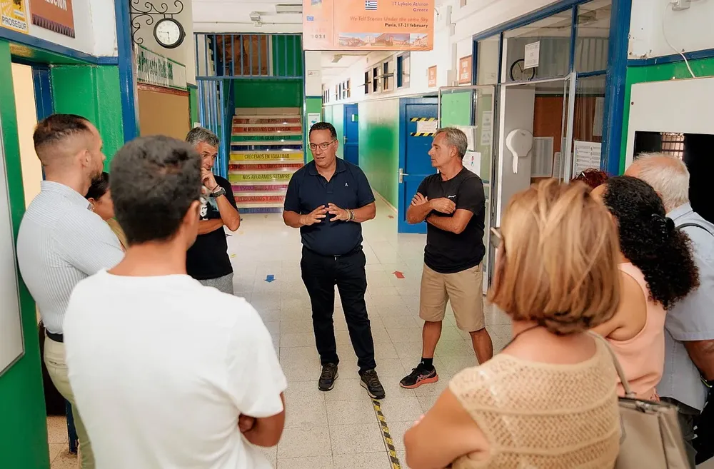 poli-suarez-durante-su-visita-al-ies-saulo-toron-galdar-I-la-gaceta-noticias-gran-canaria