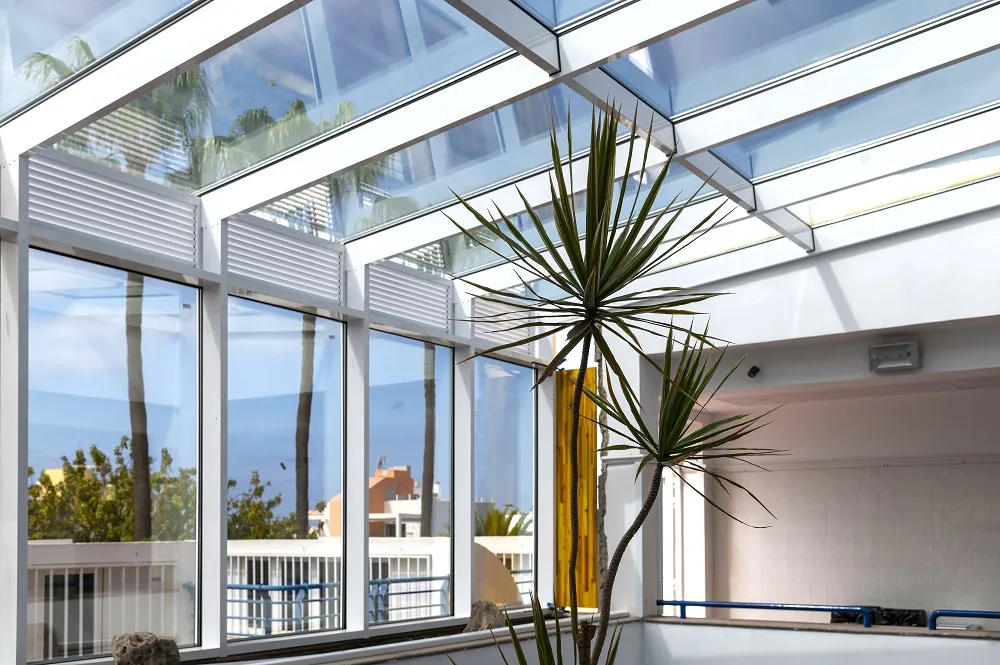 mogan-renueva-lucernario-de-oficinas-municipales-de-arguineguin