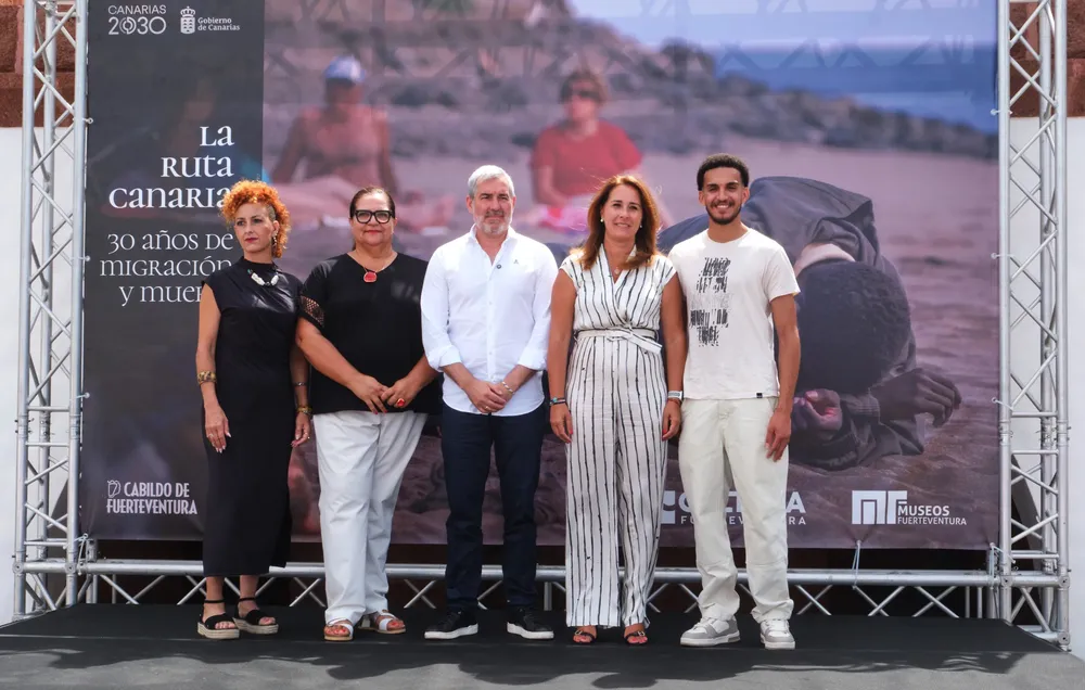 fernando-clavijo-inaugura-muestra-la-ruta-canaria-en-30-aniversario-llegada-a-canarias-primera-patera