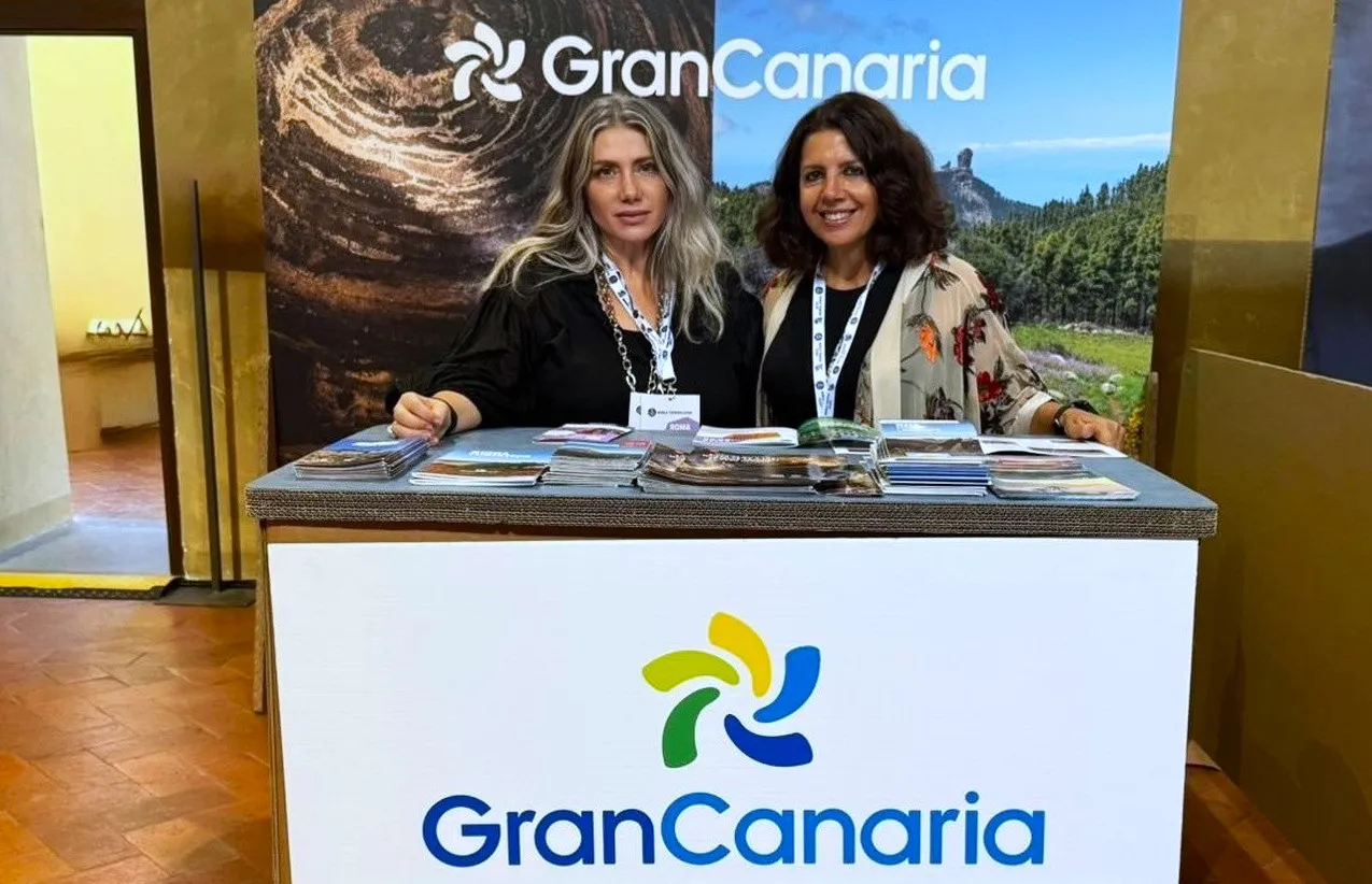 Gran-Canaria-impulsa-turismo-cultural-y-sostenible-en-WTE-de-Roma_Saro-Arencibia-y-Silvia-Donatiello-de-turismo-de-Gran-Canaria
