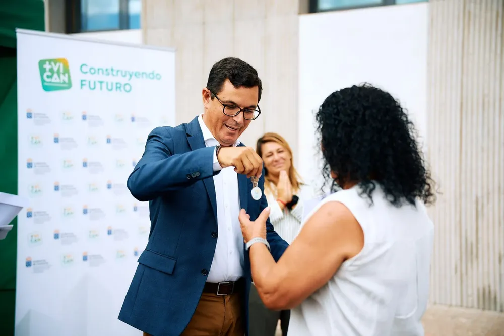 gobierno-de-canarias-entrega-llaves-de-16-viviendas-de-promocion-publica-en-ingenio