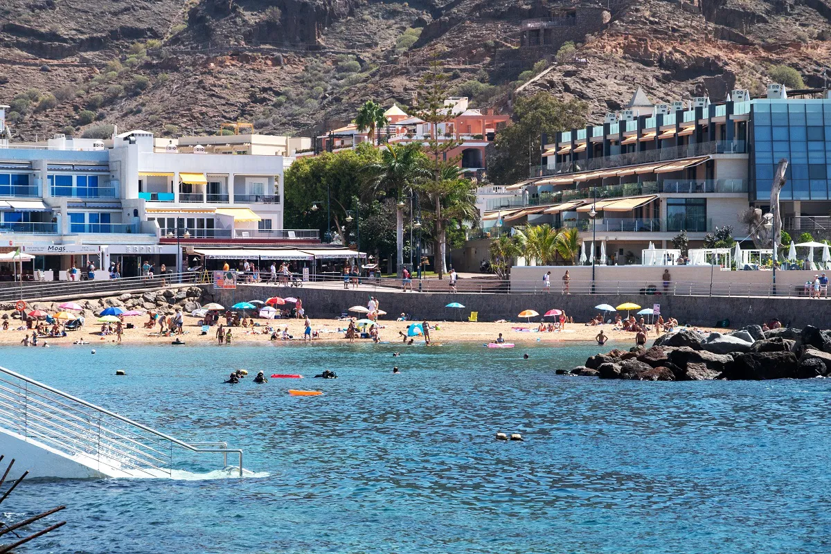 mejoras-en-playa-de-mogan-para-turismo-y-comercio-local