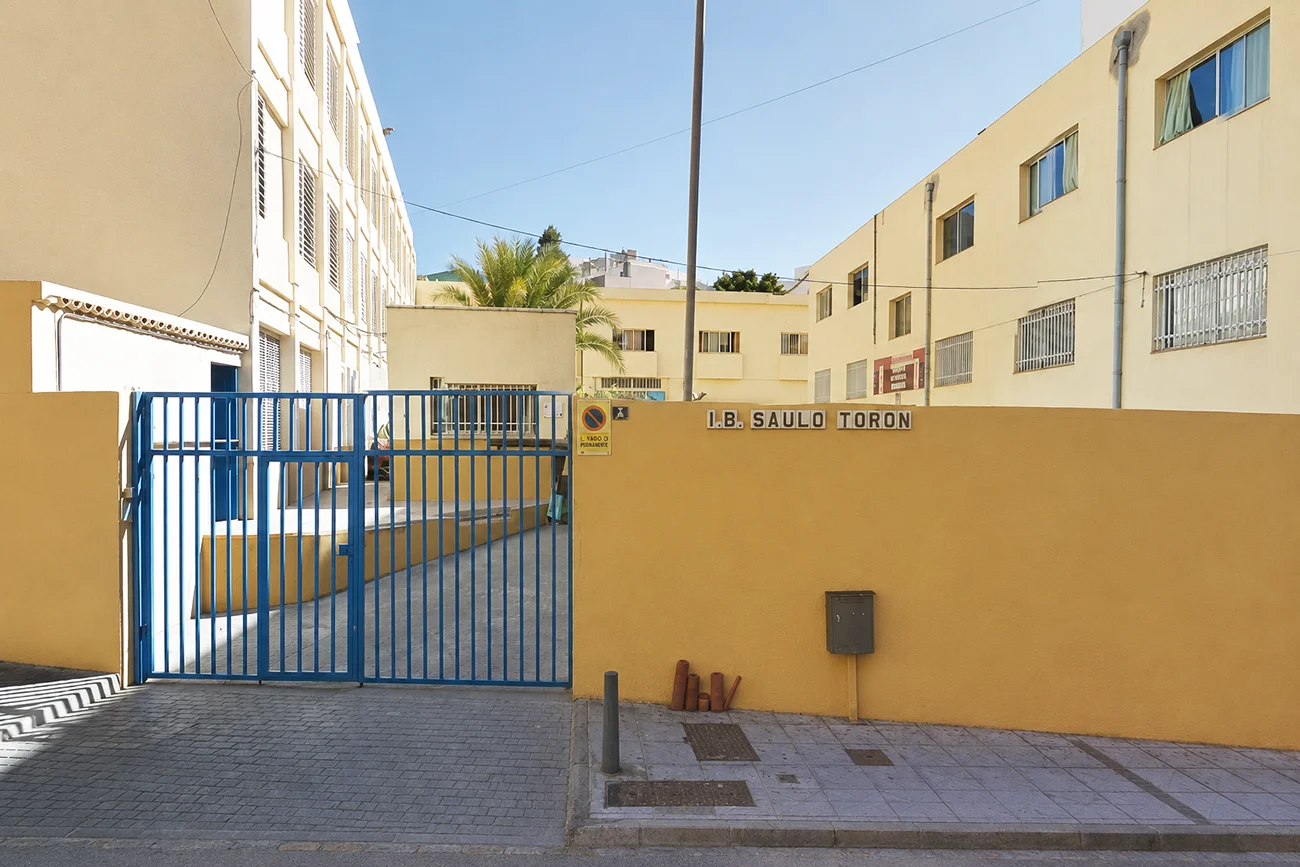 primera-piedra-en-edificio-de-aparcamiento-IES-Saulo-Toron-de-Galdar