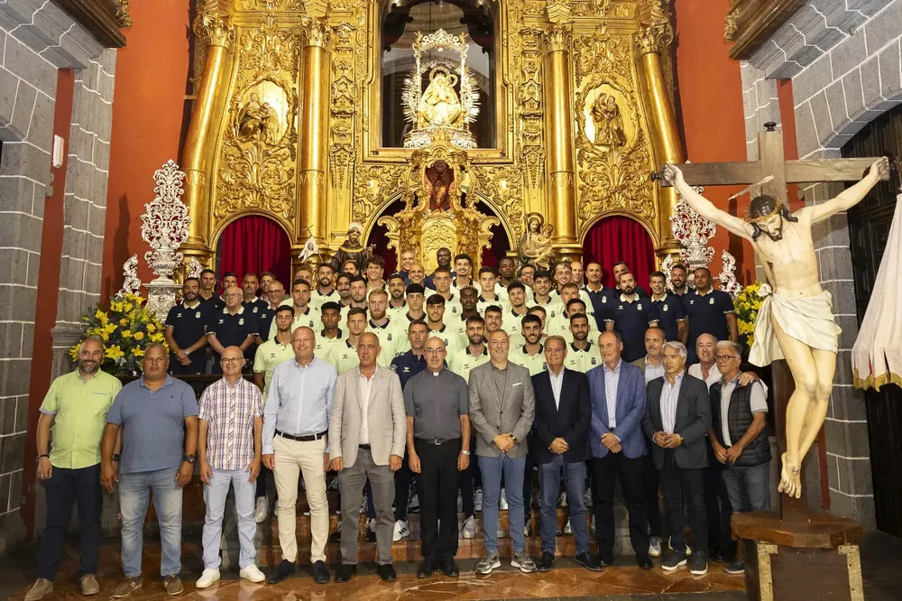 las-palmas-realiza-la-tradicional-visita-a-la-virgen-del-pino