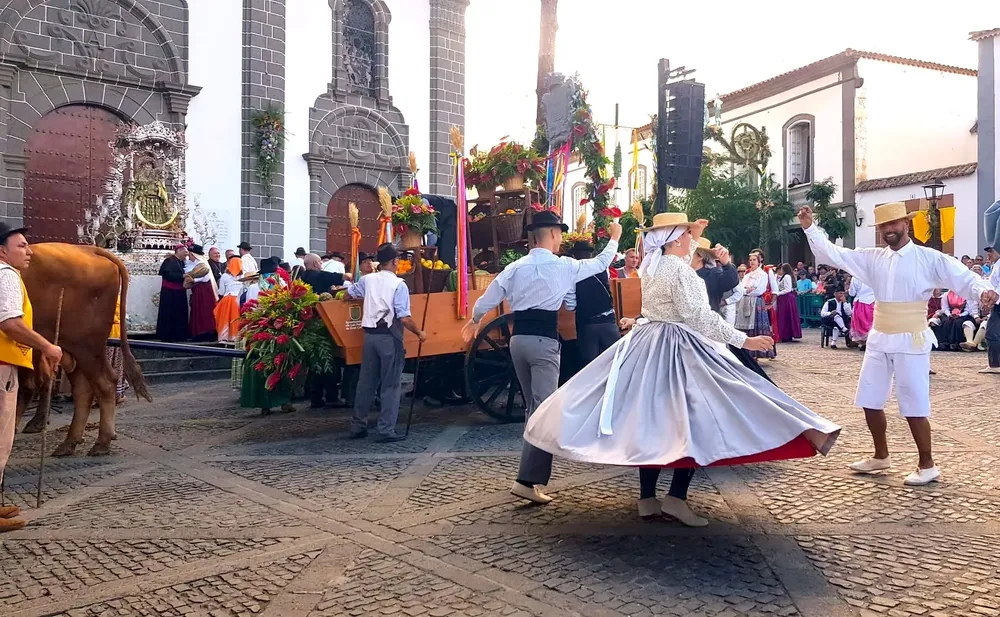 romeria-ofrenda-a-la-virgen-del-pino-en-teror