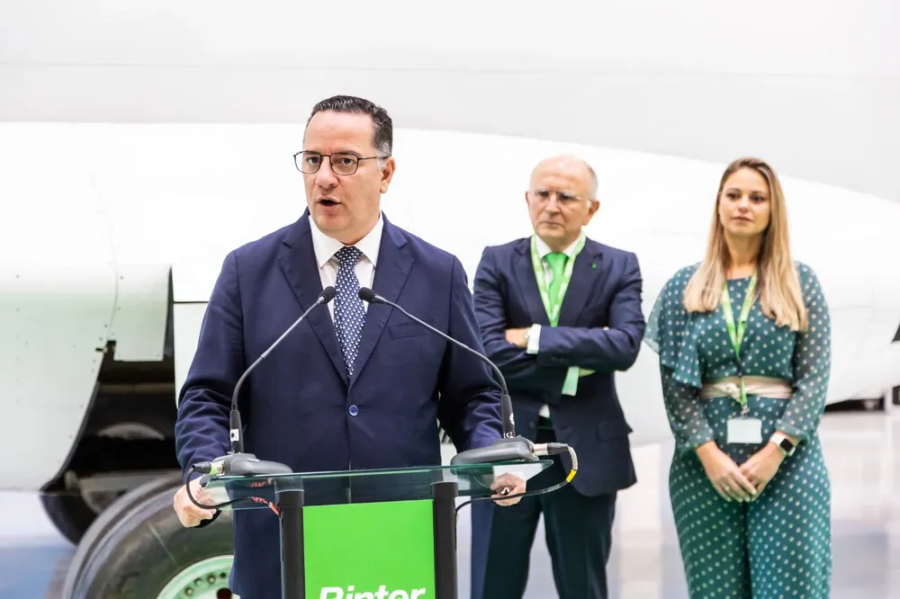 gobierno-de-canarias-y-binter-renuevan-convenio-para-facilitar-vuelos-de-escolares-entre-islas