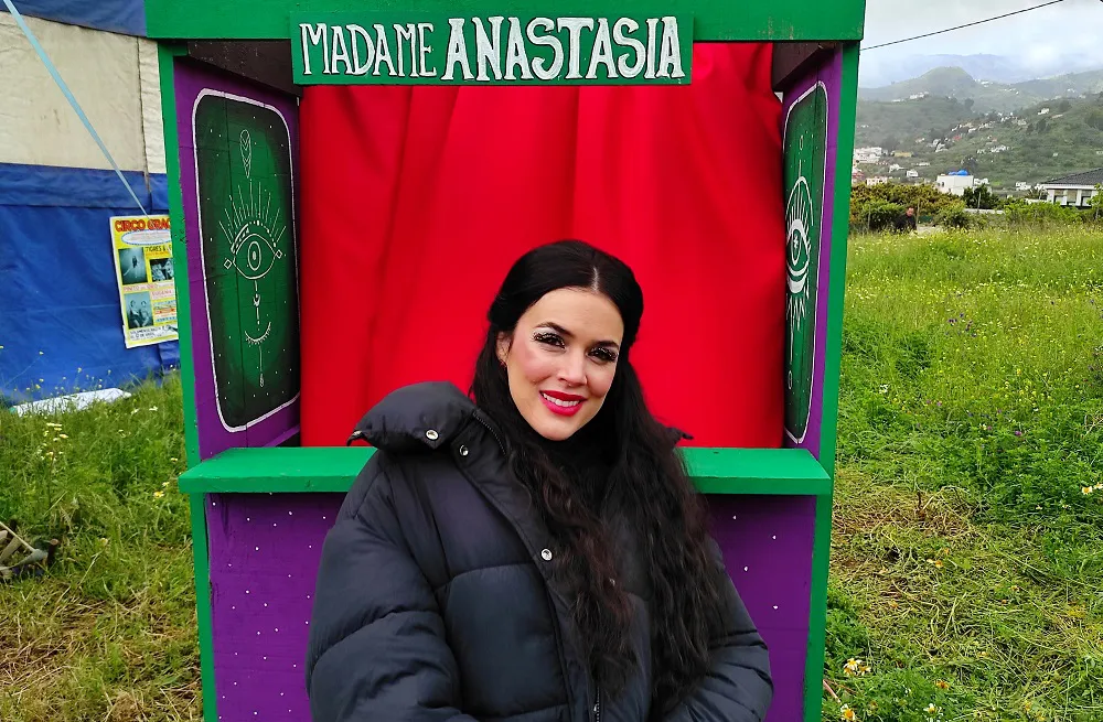 adriana-ugarte-interpreta-a-pinito-del-oro-en-tal-vez-pelicula-rodada-en-gran-canaria