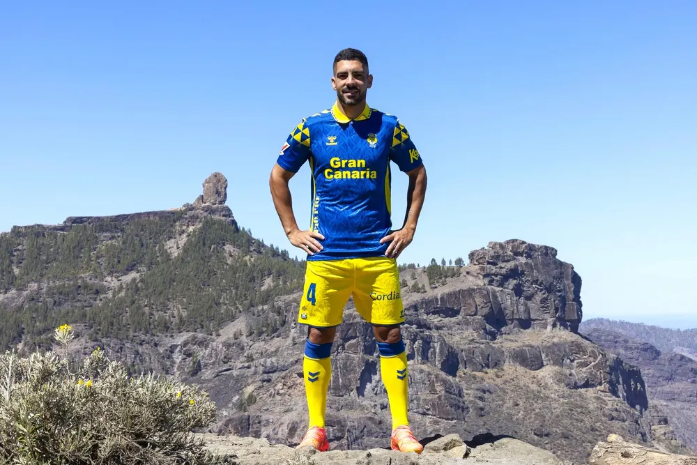 las-palmas-presenta-su-segunda-equipacion-para-la-temporada-202425