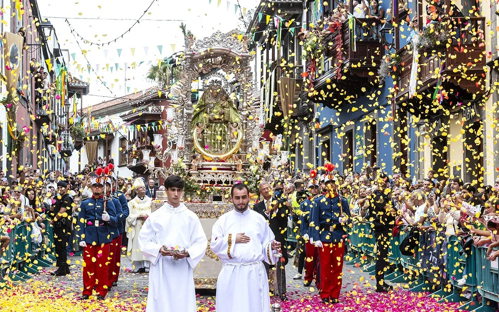 procesion-de-la-virgen-del-pino-en-teror