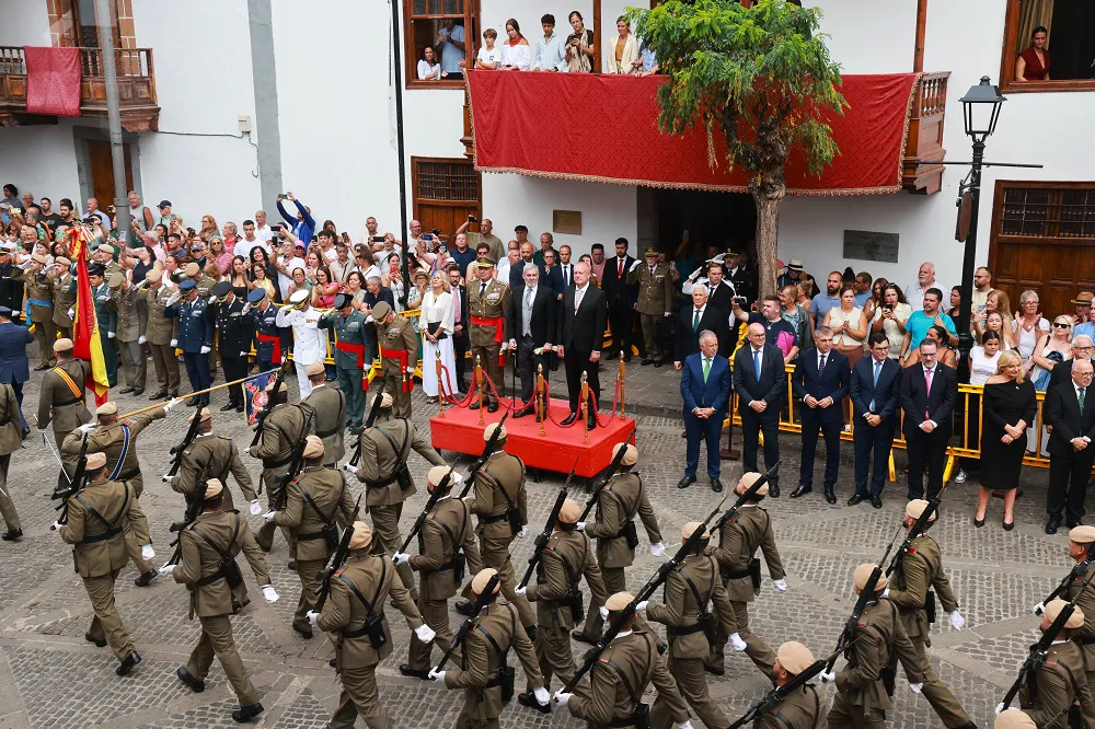 dia-del-pino-en-teror_desfile-militar-santa-misa-y-procesion-de-la-virgen-del-pino_3