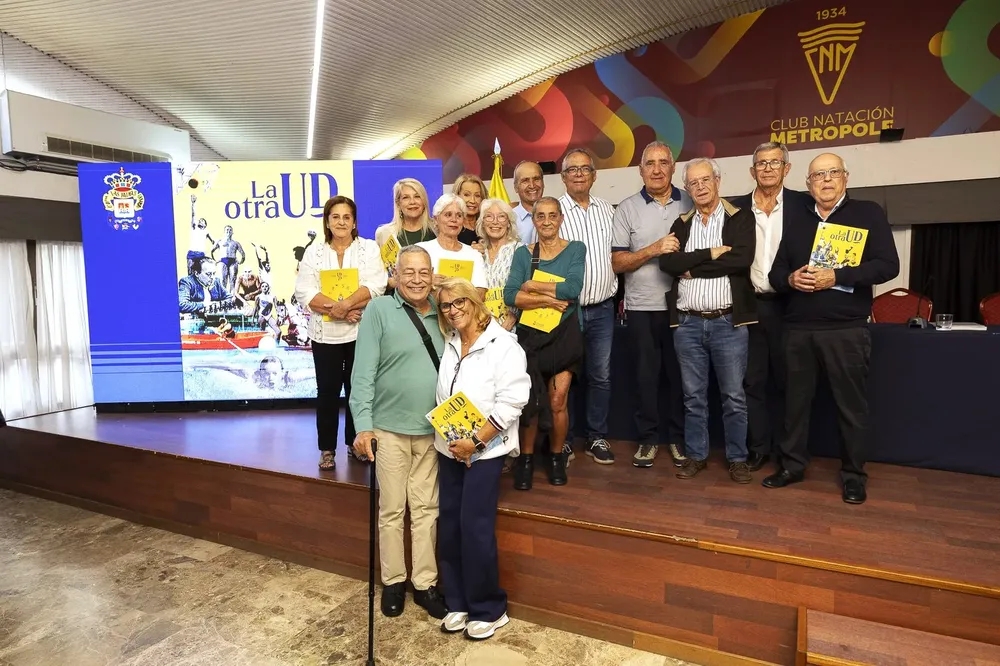 la-otra-ud-libro-manuel-borrego-rinde-homenaje-a-otras-secciones-ud-las-palmas presentacion libro 'la otra ud' I noticias de gran canaria