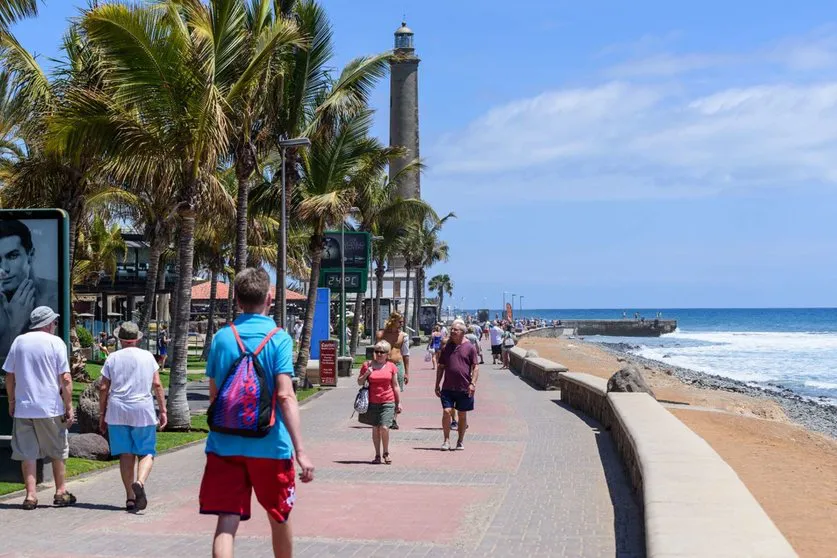 turistas-en-maspalomas_noticias-de-gran-canaria