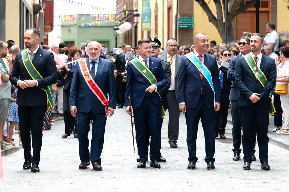Cabecera de la procesión con Julio Mateo, José Manuel Aranda, Teodoro Sosa, Pedro Rodríguez y Juan Antonio Peña