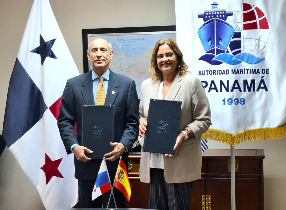 autoridad-portuaria-de-las-palmas-firma-un-acuerdo-con-la-autoridad-maritima-de-panama beatriz calzada, presidenta autoridad portuaria de las palmas