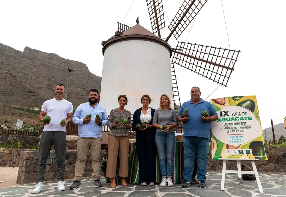 feria-aguacate-mogan_Luis Becerra, Neftalí Sabina, Onalia Bueno, Tania Alonso, Consuelo Díaz  y Víctor Gutiérrez feria aguacate de mogan, presentacion onalia bueno