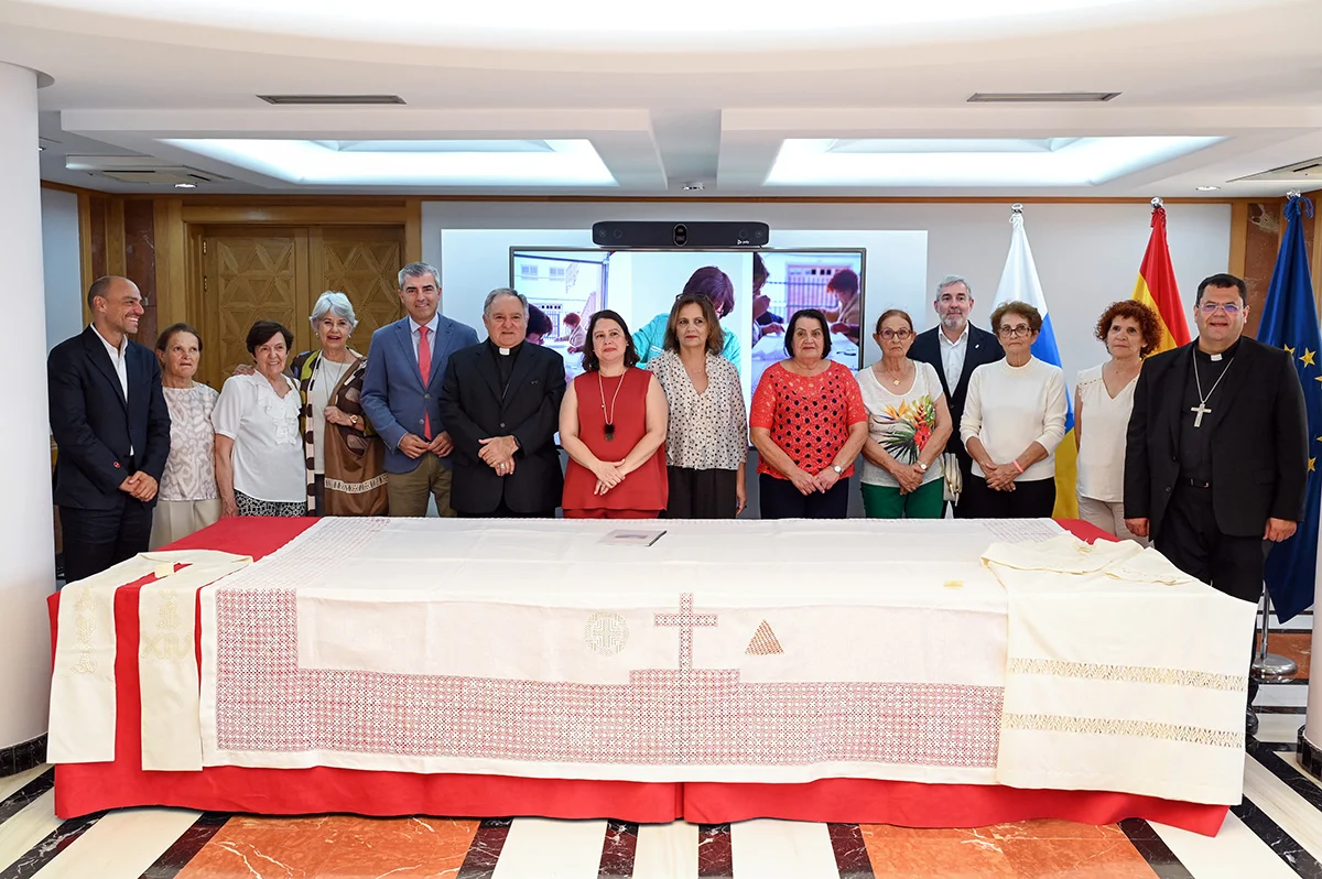 asociacion-caladoras-ingenio-preparan-regalo-al-Papa