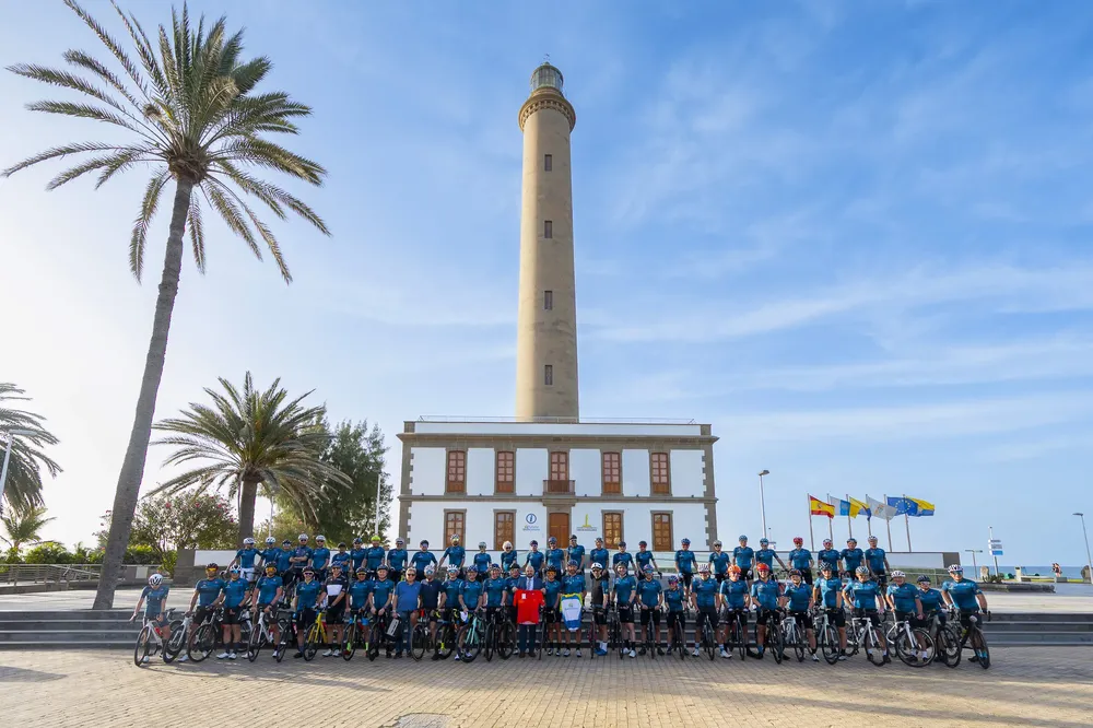 carlos-alamo-turismo-gran-canaria-con-ciclistas-italianos_la-gaceta-noticias-gran-canaria