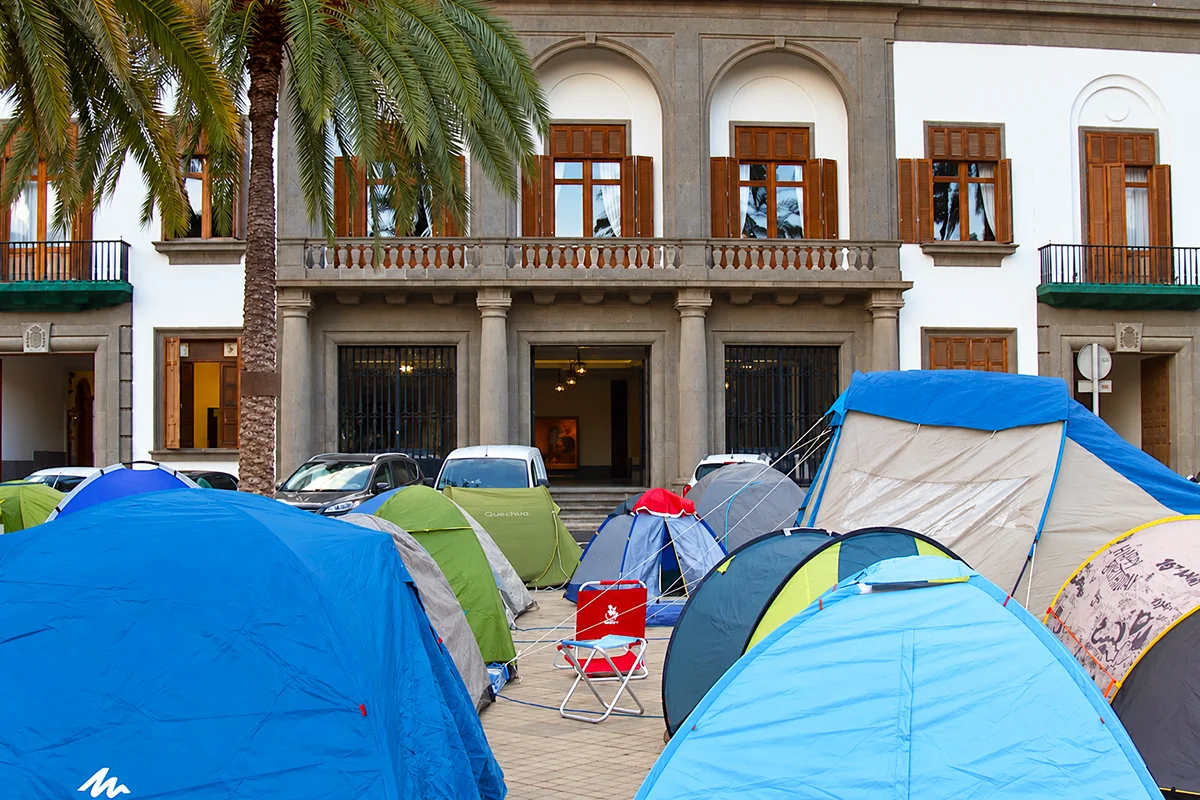 acampada-por-la-vivienda-continua-en-la Plaza-de-La-Feria-de-Las-Palmas-de-Gran-Canaria