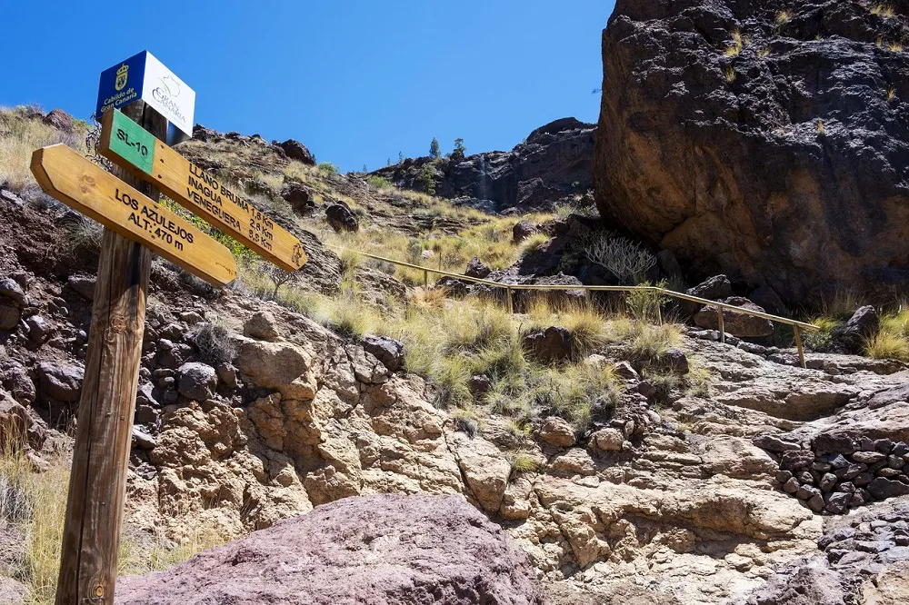 mogan-rehabilita-sendero-los-azulejos-veneguera