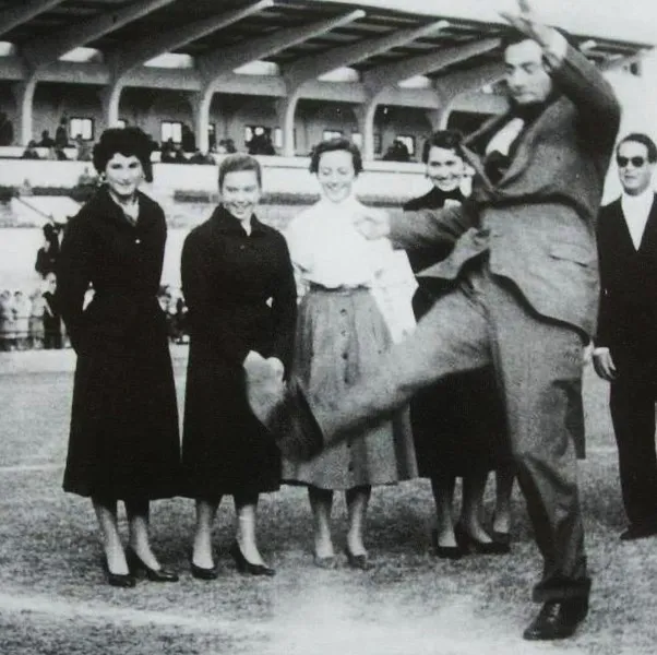 gregory-peck-saque-de-honor-estadio-insular