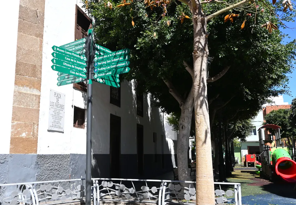 galdar-amplia-señaletica-direccional-en-casco-historico