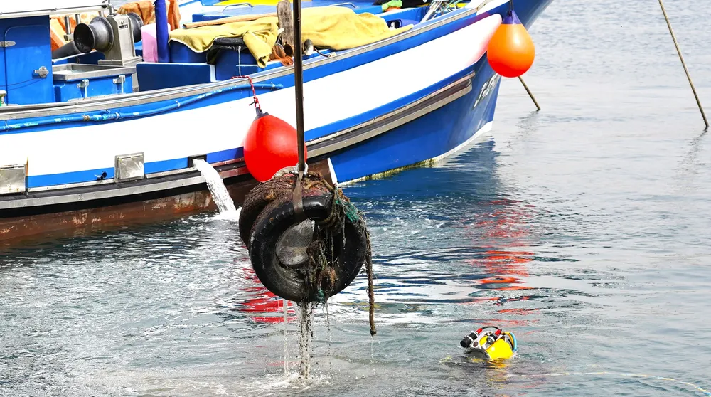 Mogan-limpia-fondos-de-sus-puertos_mas-de-tres-toneledas-de-residuos-retiradas