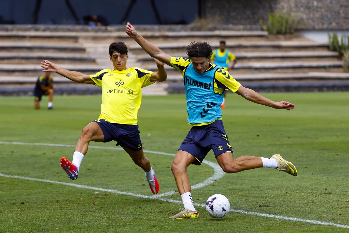 Las-Palmas-blinda-a-Pezzolesi-hasta-2031